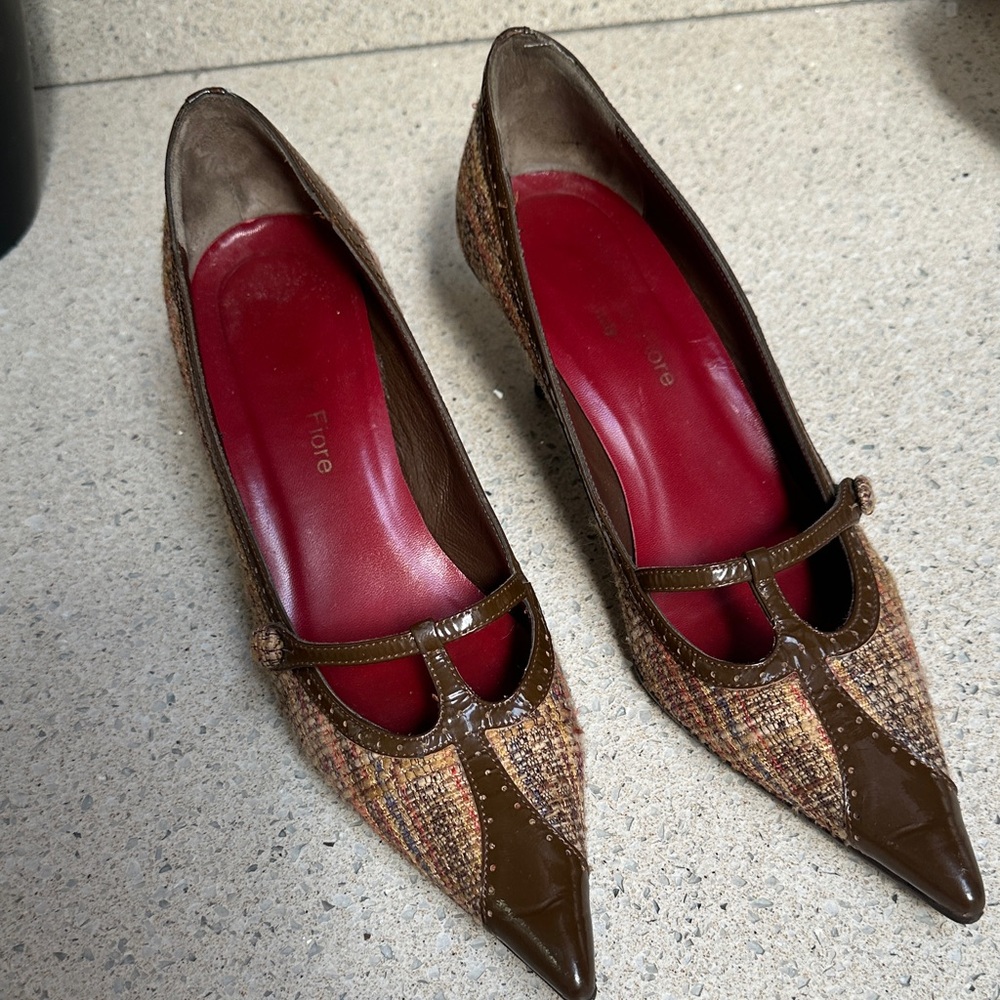 Vintage Isabella Fiore Brown and Red Heels